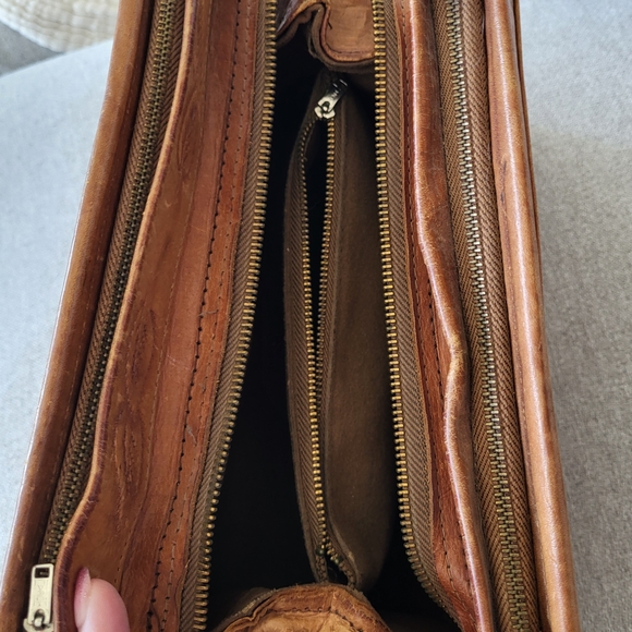 Vintage Handtooled Floral Leather Bag - Picture 8 of 9